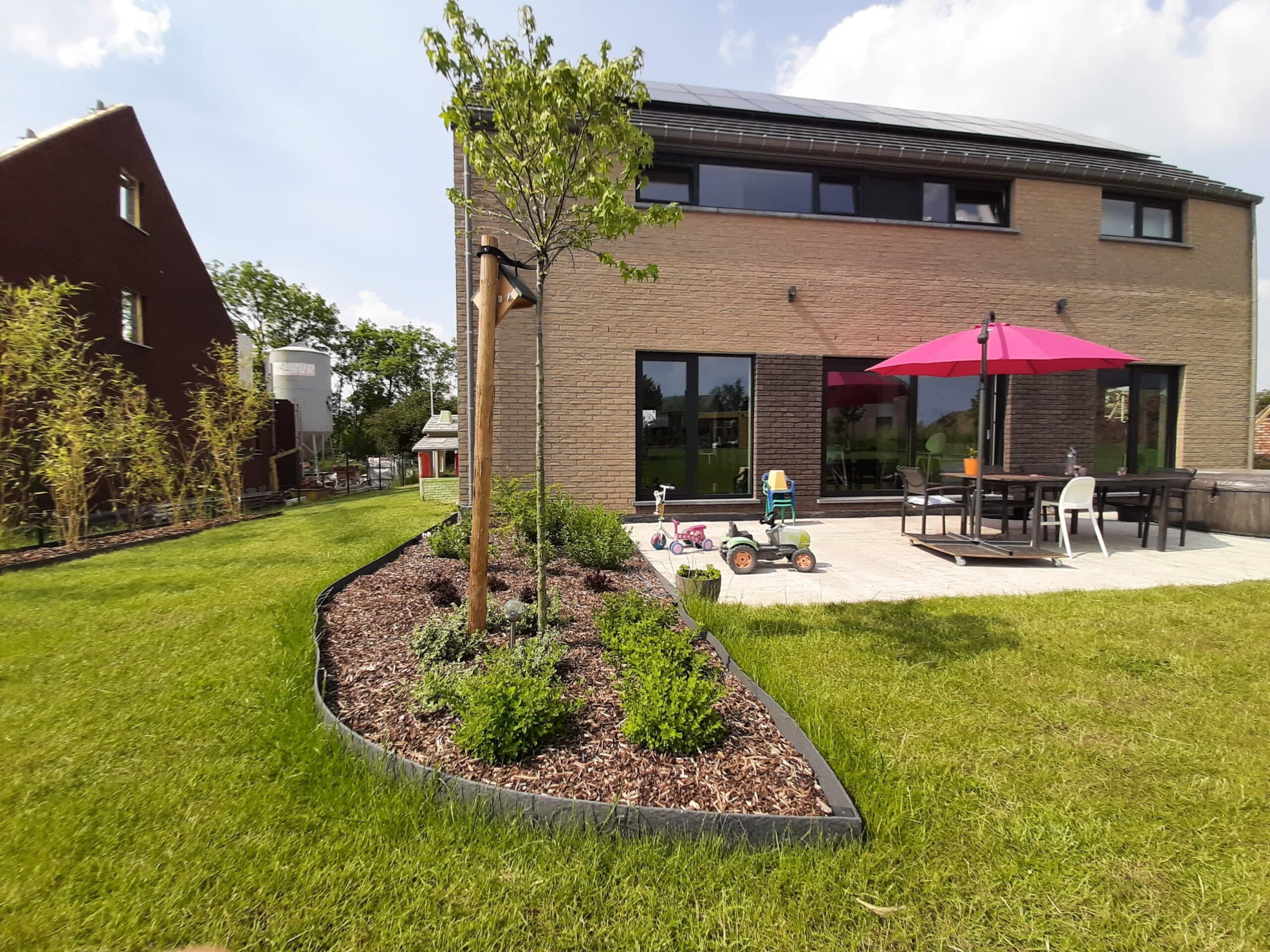 Terrasse à l'arrière d'une maison unifamiliale construite à Limont par Hansoul &Thonon